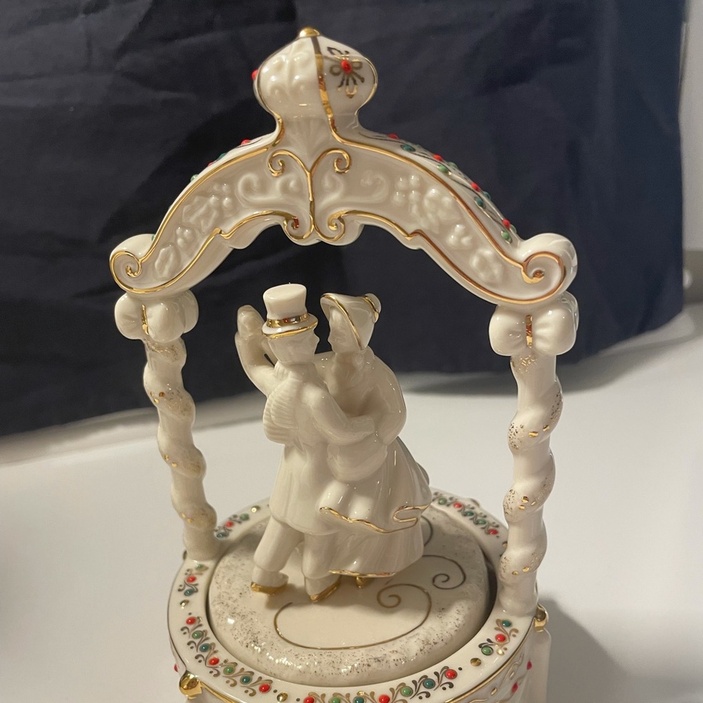 Lenox Musical Figurines Skating Couple